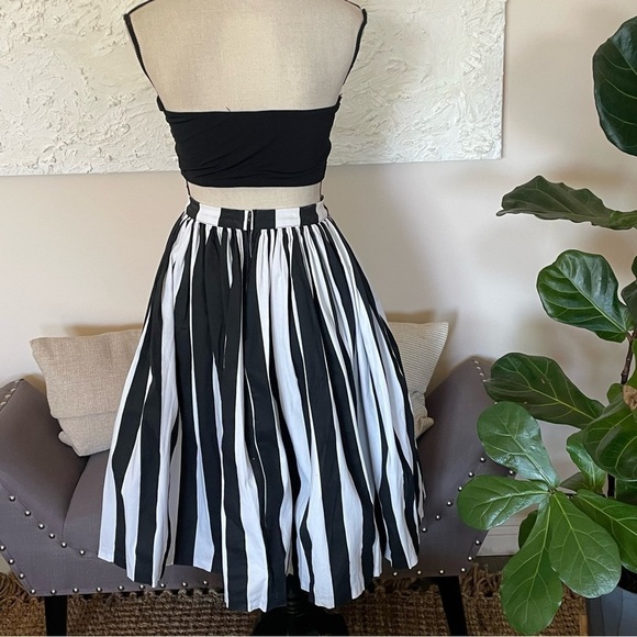 PINUP COUTURE Pleated Skirt Womens Retro Swing Black White Stripe Sz S - Picture 7 of 7